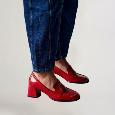 Fagna | Blokkhæl-loafers i lakk med klassiske detaljer