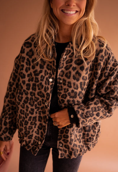 Charlene™ – Chic Leopard Print Jacket with Luxurious Appeal